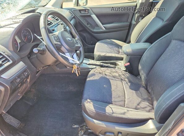 JF2SJAEC7JH499611 2018 SUBARU FORESTER Silver Front interior view