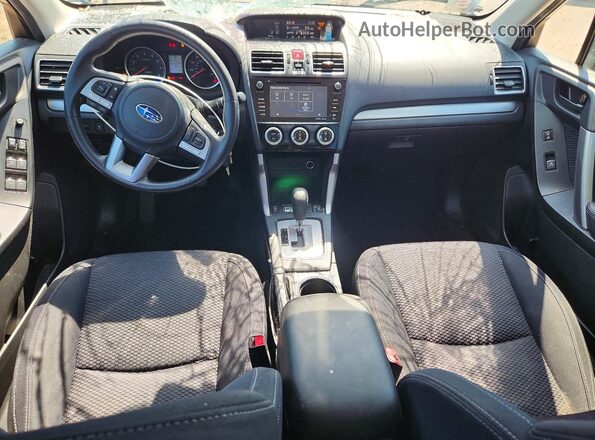 JF2SJAEC7JH499611 2018 SUBARU FORESTER Silver Dashboard view