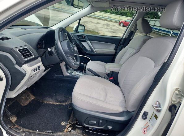 JF2SJAEC8HH402409 2017 SUBARU FORESTER Белый Вид салона спереди