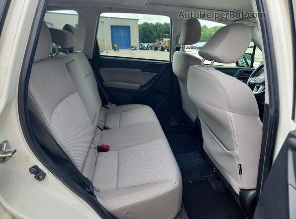 JF2SJAEC8HH402409 2017 SUBARU FORESTER Белый Вид задней части салона