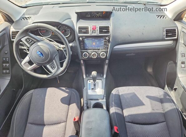 JF2SJAEC8HH802860 2017 SUBARU FORESTER Silver Vista del salpicadero
