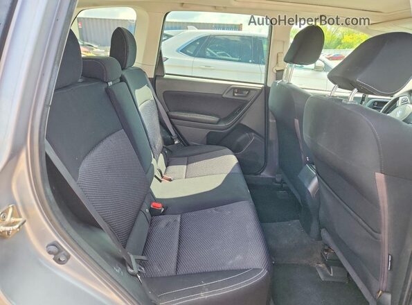 JF2SJAEC8HH802860 2017 SUBARU FORESTER Silver Vista de los asientos traseros