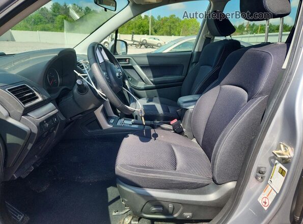 JF2SJAEC8HH802860 2017 SUBARU FORESTER Silver Vista interior delantera