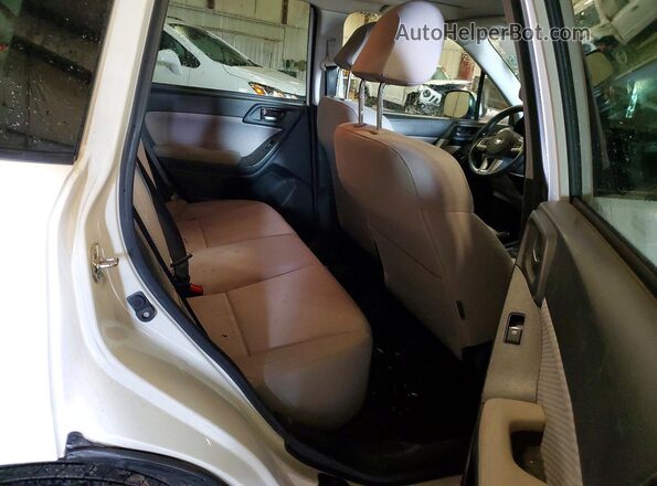 JF2SJAECXHH546611 2017 SUBARU FORESTER White უკანა სალონის ხედი