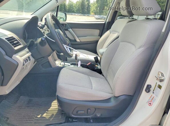 JF2SJAECXJH424319 2018 SUBARU FORESTER Белый Вид салона спереди