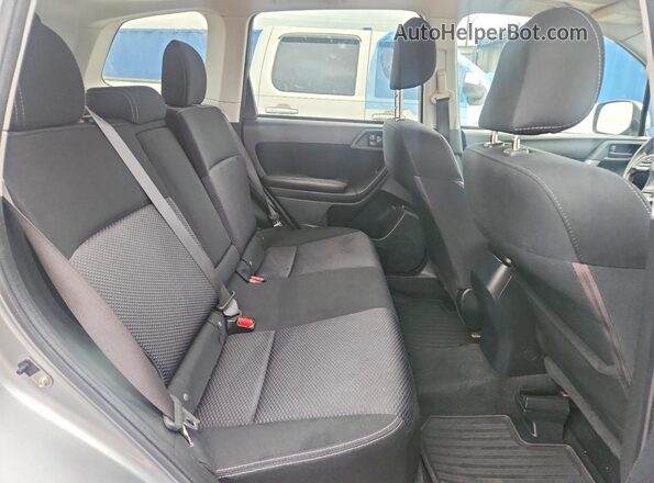 JF2SJAFC7GH559846 2016 SUBARU FORESTER Silver Vista interior trasera