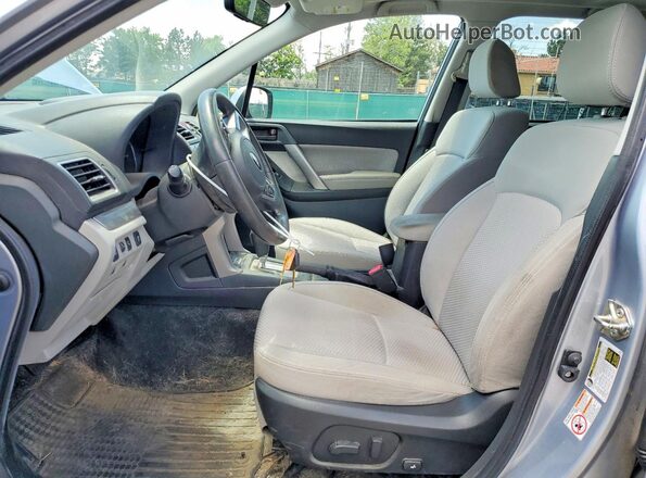 JF2SJAGC1HH808271 2017 SUBARU FORESTER Silver Front interior view