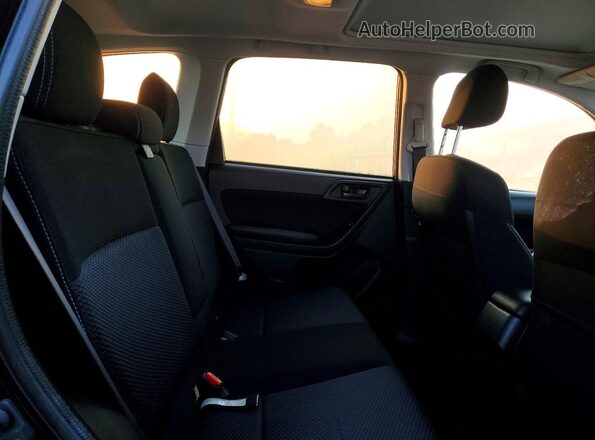 JF2SJAGC2JH562580 2018 SUBARU FORESTER Black Rear interior view