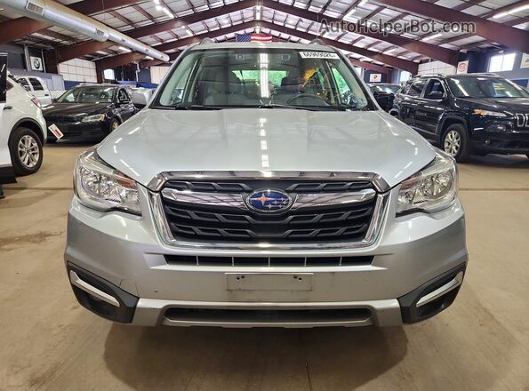 JF2SJAGC4JH404404 2018 SUBARU FORESTER Silver Widok z przodu
