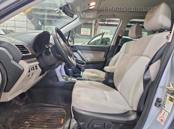 JF2SJAGC4JH404404 2018 SUBARU FORESTER Silver Widok wnętrza z przodu