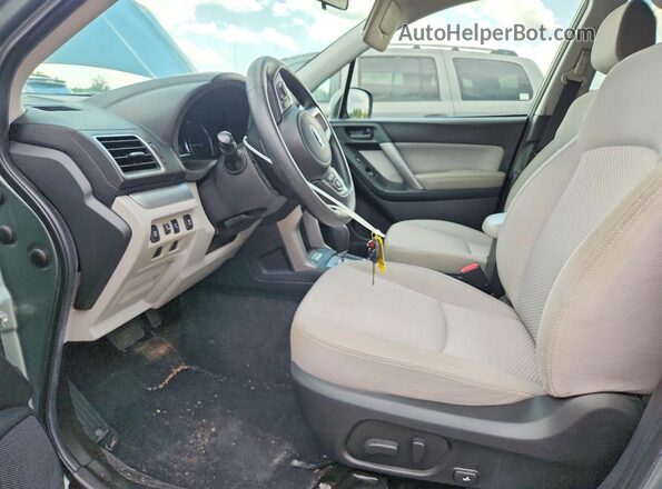 JF2SJAGC5HH596023 2017 SUBARU FORESTER Green წინა სალონის ხედი