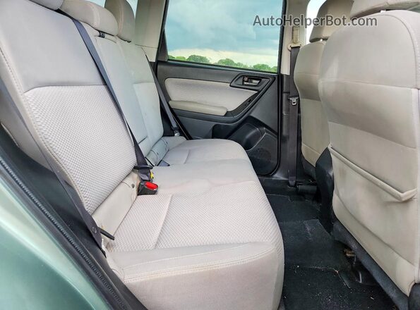 JF2SJAGC5HH596023 2017 SUBARU FORESTER Green უკანა სალონის ხედი