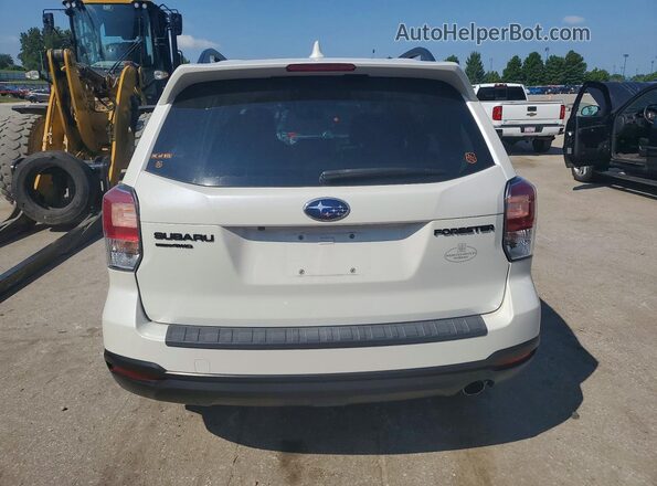 JF2SJAGC5JH566977 2018 SUBARU FORESTER White უკანა ხედი