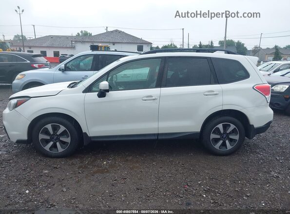 JF2SJAGC6JH527797 2018 SUBARU FORESTER White 