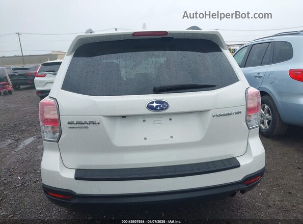 JF2SJAGC6JH527797 2018 SUBARU FORESTER White 