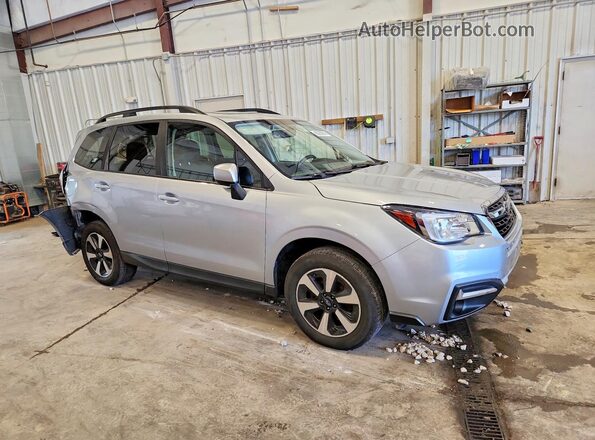 JF2SJAGC8HH584450 2017 SUBARU FORESTER Silver Front right