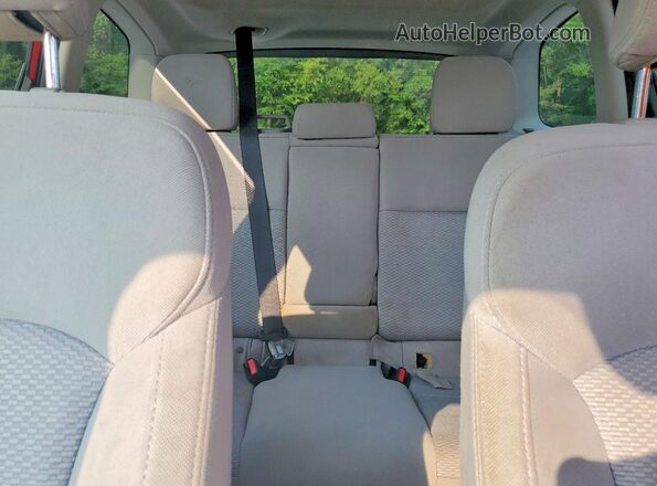 JF2SJAGCXJH523770 2018 SUBARU FORESTER Red Հետևի նստատեղերի տեսք