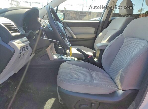 JF2SJAGCXJH604302 2018 SUBARU FORESTER White Вид салону спереду