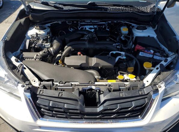 JF2SJAGCXJH604302 2018 SUBARU FORESTER White Вид задньої частини салону