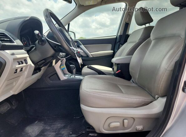 JF2SJAHC2GH409639 2016 SUBARU FORESTER Серебряный Вид салона спереди