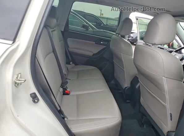 JF2SJAJC1HH517679 2017 SUBARU FORESTER Белый Вид задней части салона