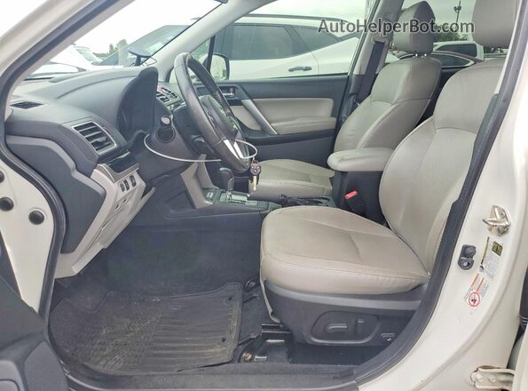 JF2SJAJC1HH517679 2017 SUBARU FORESTER Белый Вид салона спереди