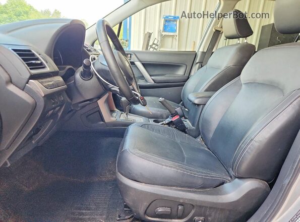 JF2SJAJC1JH546458 2018 SUBARU FORESTER Silver წინა სალონის ხედი