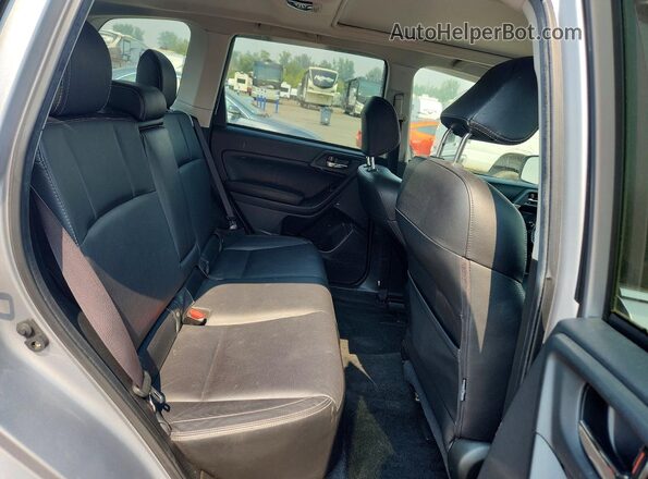 JF2SJAJC2HH416666 2017 SUBARU FORESTER Серебряный Вид задних сидений