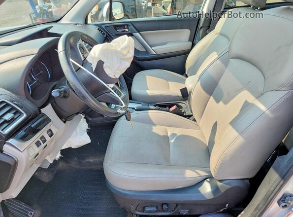 JF2SJAJC2JH467980 2018 SUBARU FORESTER Серебряный Вид салона спереди