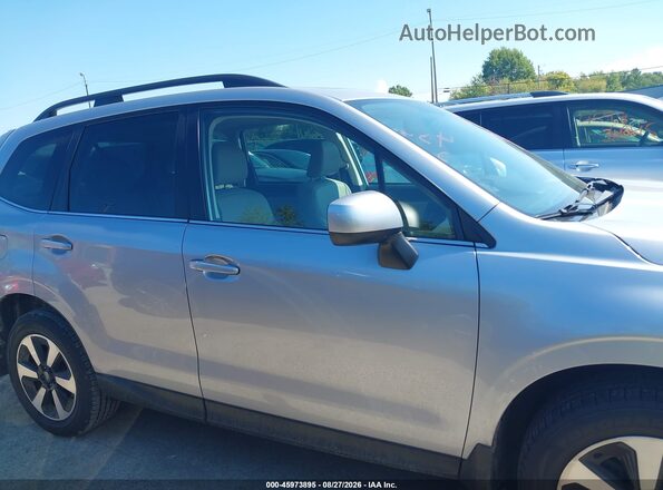 JF2SJAJC9JH541508 2018 SUBARU FORESTER Silver Rear interior view