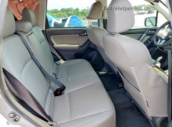 JF2SJAJCXJH414718 2018 SUBARU FORESTER Silver Widok wnętrza z tyłu