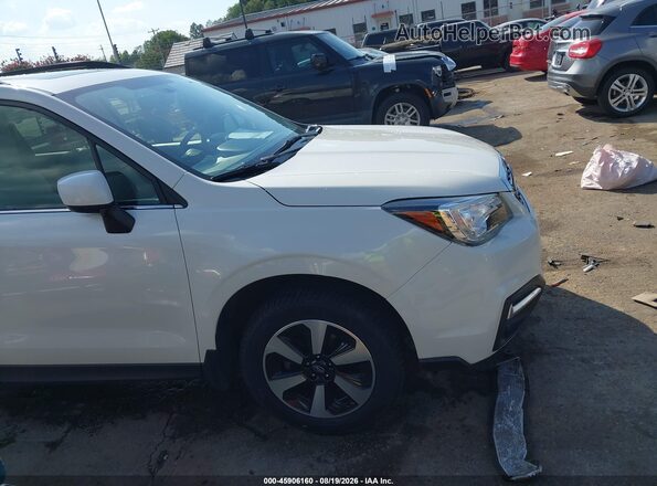 JF2SJARC0JH404557 2018 SUBARU FORESTER White Вид задньої частини салону