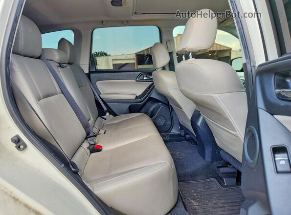 JF2SJARC4HH510343 2017 SUBARU FORESTER Белый Вид задней части салона
