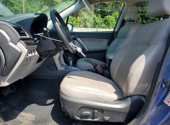 JF2SJARC4HH801408 2017 SUBARU FORESTER Blue Front interior view