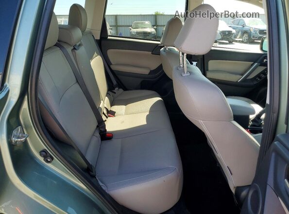 JF2SJARC5HH530973 2017 SUBARU FORESTER Green Vista interior trasera
