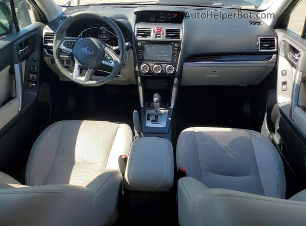 JF2SJARC5HH530973 2017 SUBARU FORESTER Green Vista del salpicadero