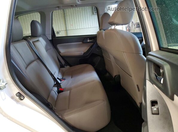 JF2SJARC9HH420735 2017 SUBARU FORESTER Белый Вид задней части салона