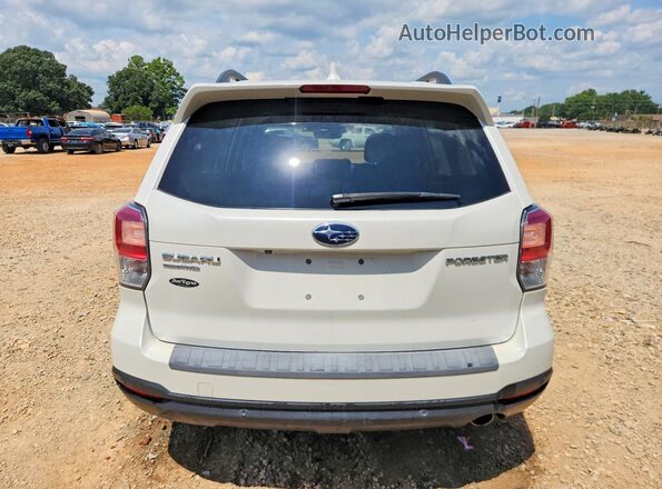 JF2SJARCXJH543868 2018 SUBARU FORESTER White Rear view