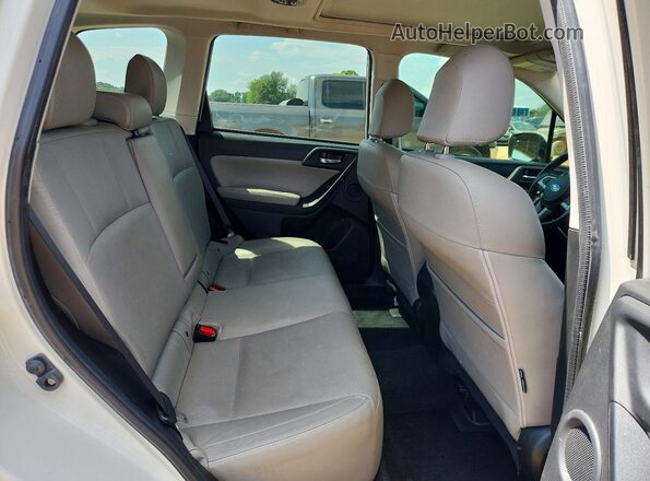 JF2SJARCXJH543868 2018 SUBARU FORESTER White Rear interior view