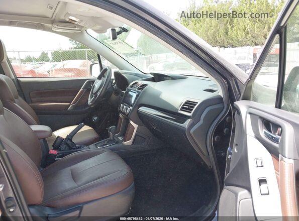 JF2SJAWC2HH564471 2017 SUBARU FORESTER Gray Вид салону спереду