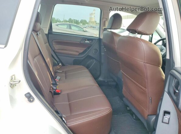 JF2SJAWC5HH804127 2017 SUBARU FORESTER White Widok wnętrza z tyłu