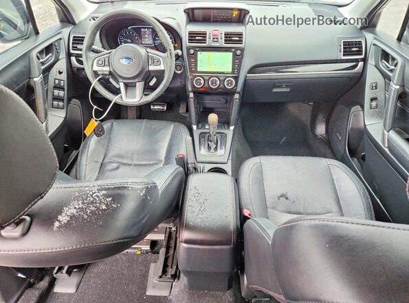 JF2SJAWC8HH550638 2017 SUBARU FORESTER Красный Вид панели приборов