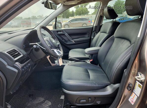 JF2SJAWC9JH458749 2018 SUBARU FORESTER Green Widok wnętrza z przodu