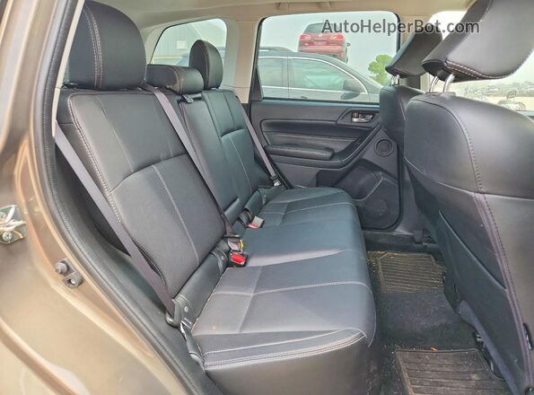 JF2SJAWC9JH458749 2018 SUBARU FORESTER Green Widok tylnych siedzeń