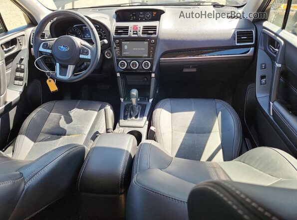 JF2SJAWC9JH538004 2018 SUBARU FORESTER Желто-коричневый Вид панели приборов