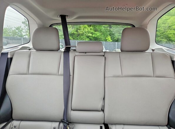 JF2SJAXC2GH449608 2016 SUBARU FORESTER Red Rear seats view