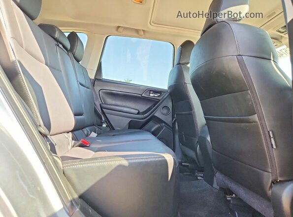 JF2SJAXCXGH407719 2016 SUBARU FORESTER Silver Vista interior trasera