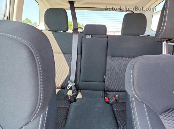 JF2SJEJC0JH495056 2018 SUBARU FORESTER White Vista de los asientos traseros