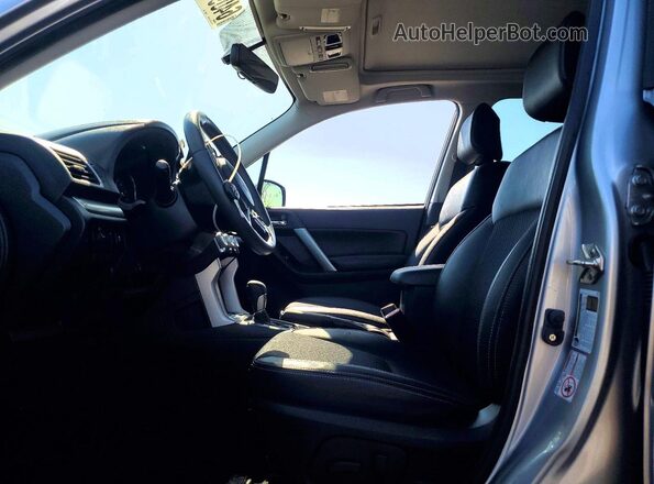 JF2SJGECXHH435575 2017 SUBARU FORESTER Silver Front interior view