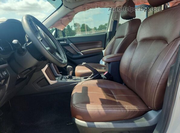 JF2SJGTCXHH416074 2017 SUBARU FORESTER White Vista interior delantera